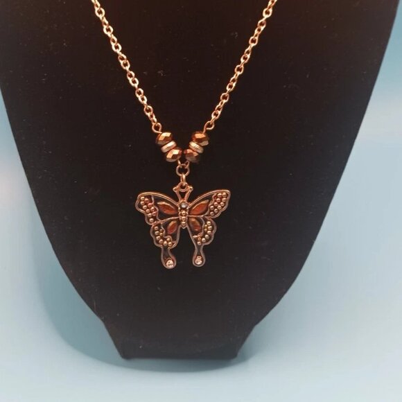 Elegant Gold Tone Butterfly Necklace Adjustable 18" - 20.5" - Picture 2 of 4